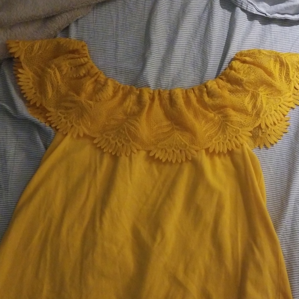 Off the shoulder shirt - Picture 2 of 3